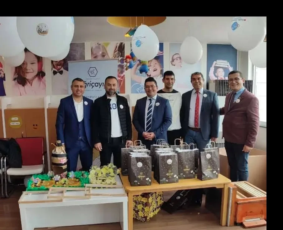 Küçük Adımlar — iş ortaklığı ziyareti, davetliler