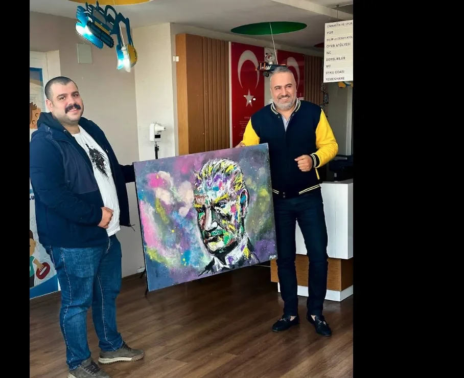 Küçük Adımlar — Atatürk portresi sunumu